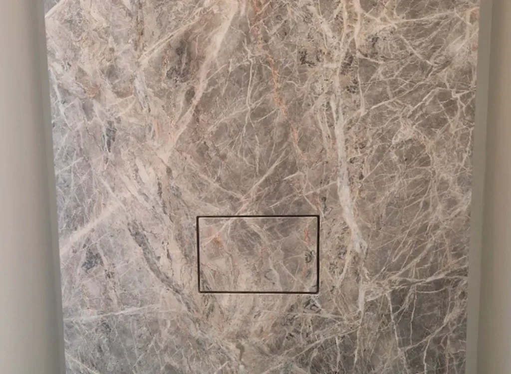 wandbekleding-marmeren-toiletten
