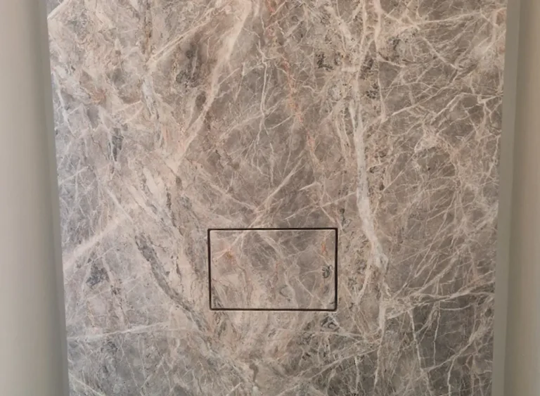 wandbekleding-marmeren-toiletten